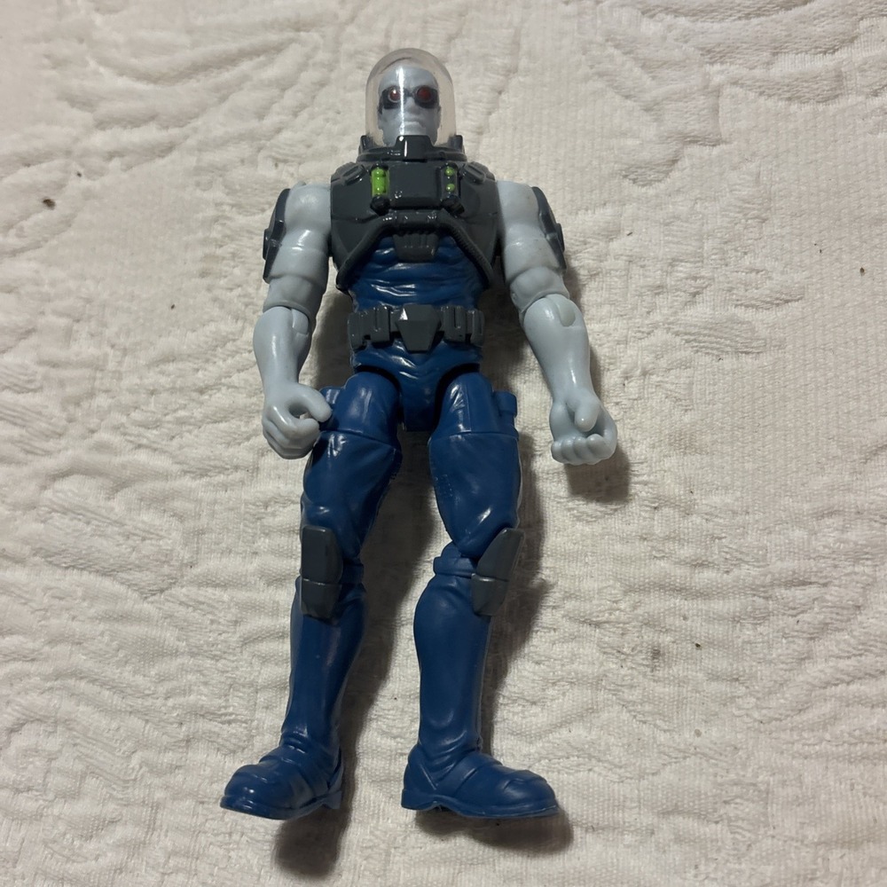DC Comics Mr. Freeze 4" Action Figure - 087-16-2784 Spinmaster